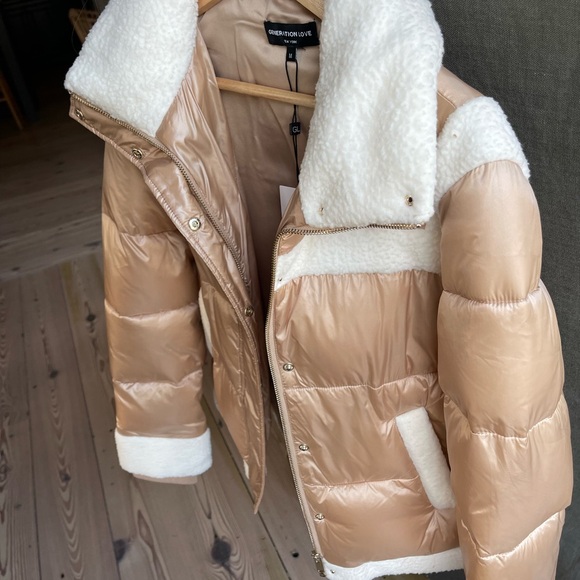 Generation Love Talia puffer with faux fur
Size medium
New with tags - Picture 2 of 4